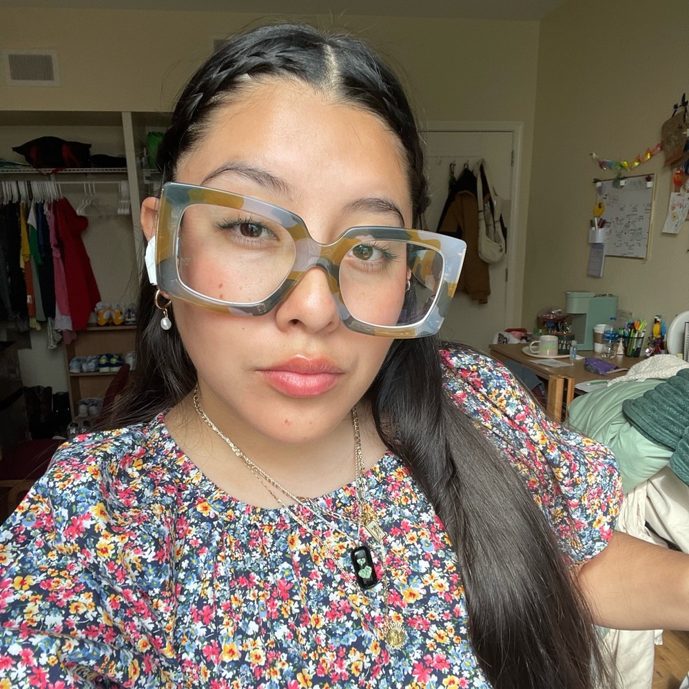 Meet your Posher, Nayeli